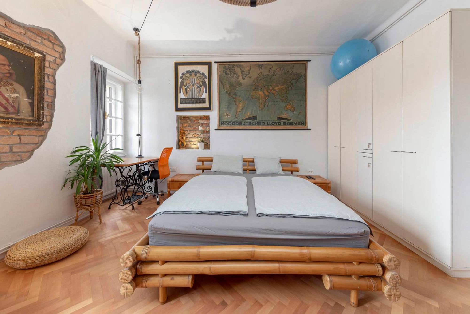Historical Caserne Apartment Любляна Екстериор снимка