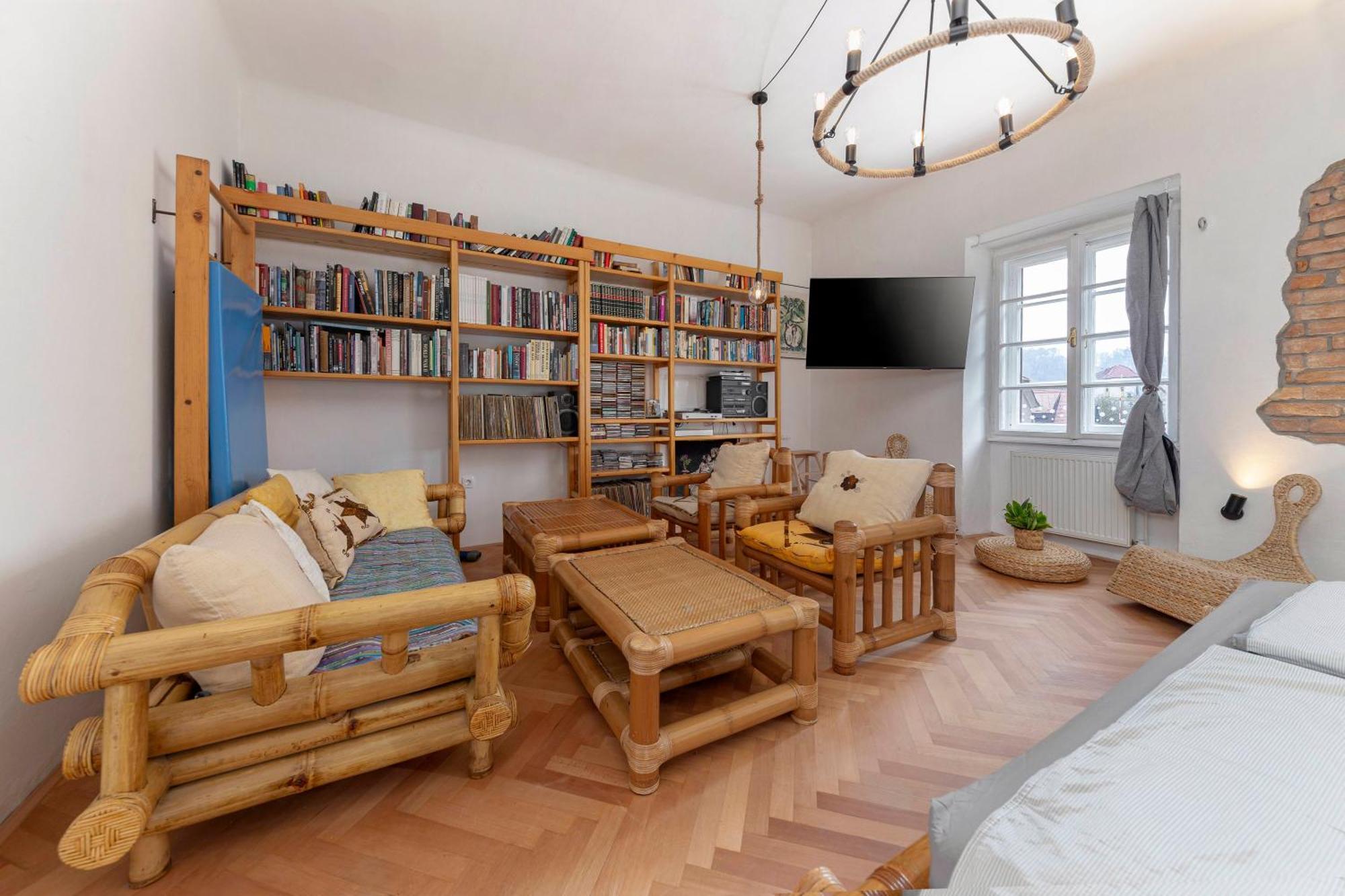 Historical Caserne Apartment Любляна Екстериор снимка