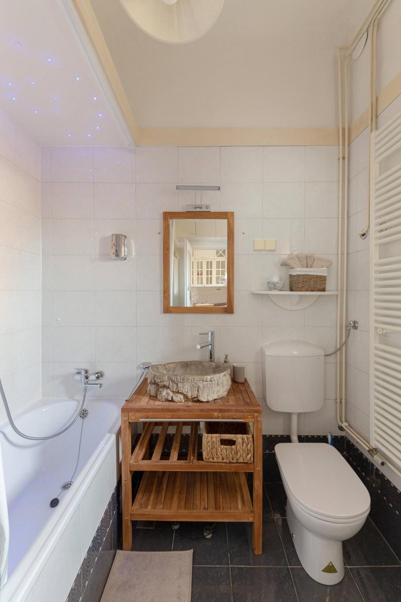 Historical Caserne Apartment Любляна Екстериор снимка