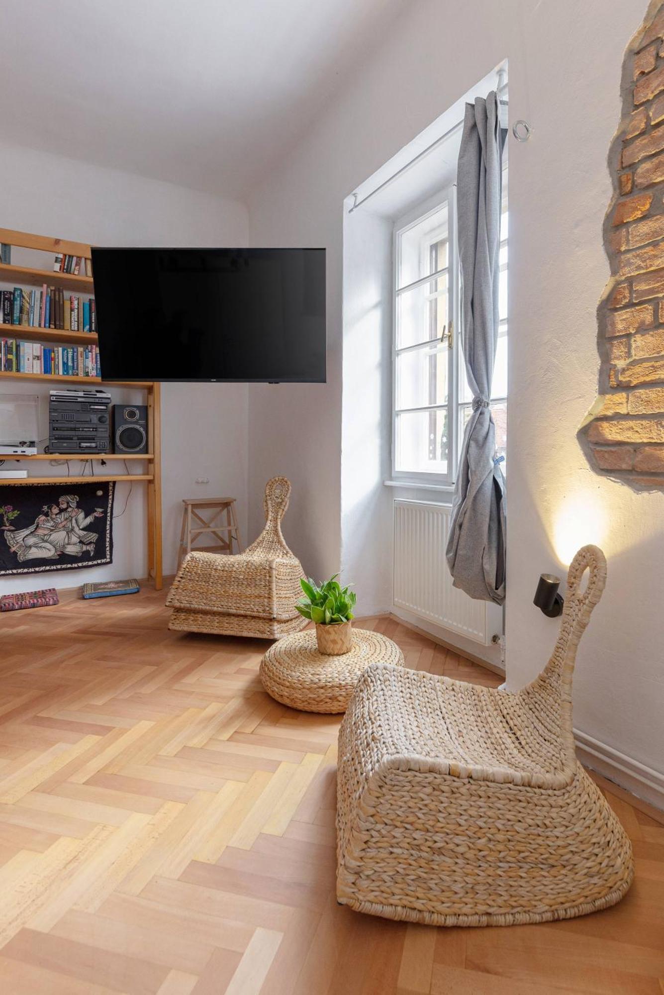 Historical Caserne Apartment Любляна Екстериор снимка