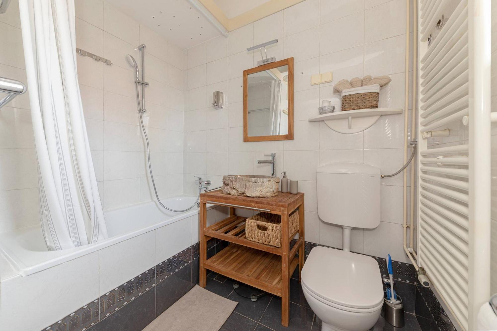 Historical Caserne Apartment Любляна Екстериор снимка