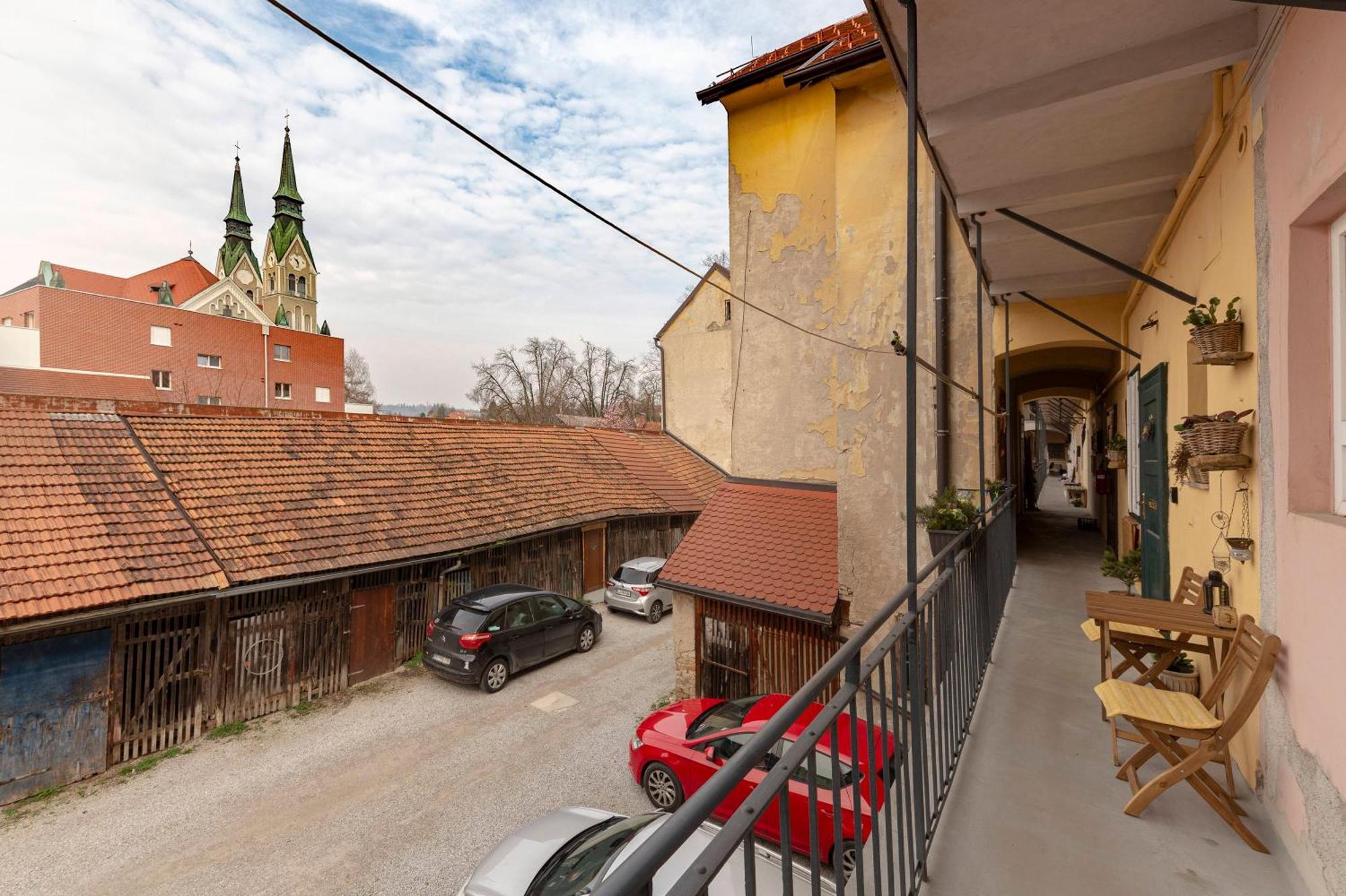 Historical Caserne Apartment Любляна Екстериор снимка