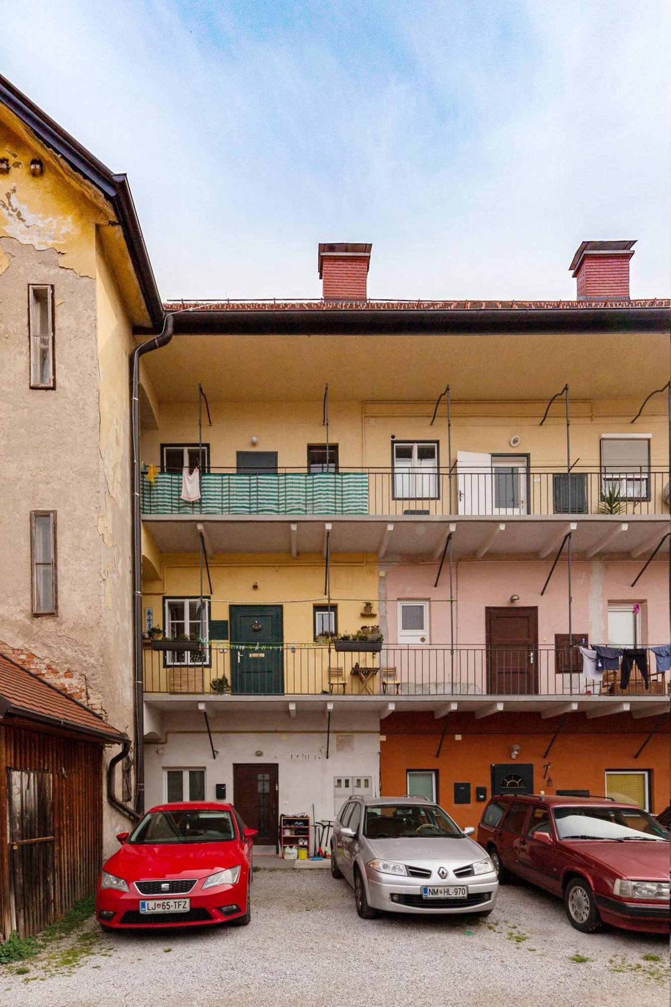 Historical Caserne Apartment Любляна Екстериор снимка